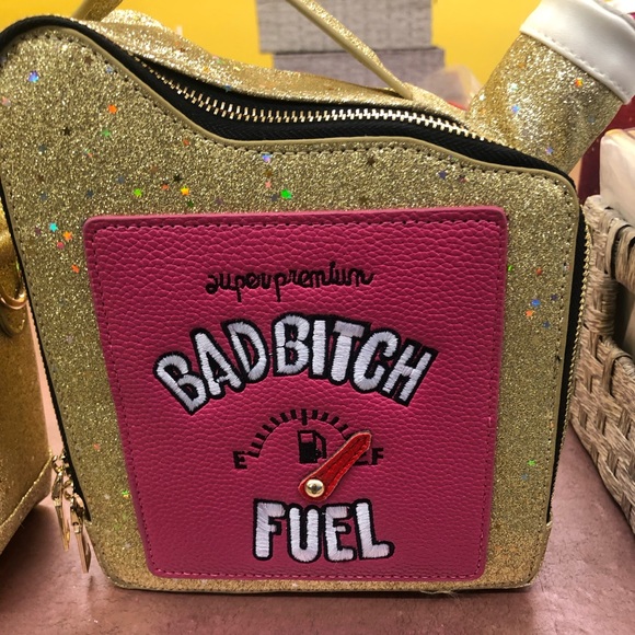 These purses & clothes are hot - Picture 4 of 9